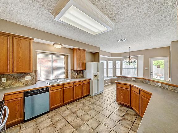 4th image of 5532 Monthaven Dr