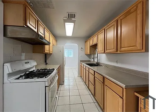 3 bed, 1374 sqft, $3,800 — Photo 4