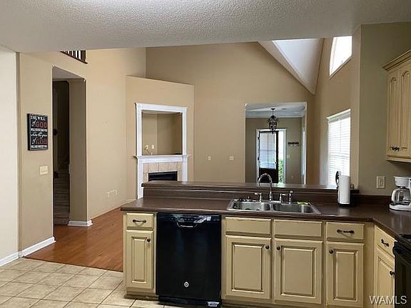 4th image of 82 Murphy Place Dr