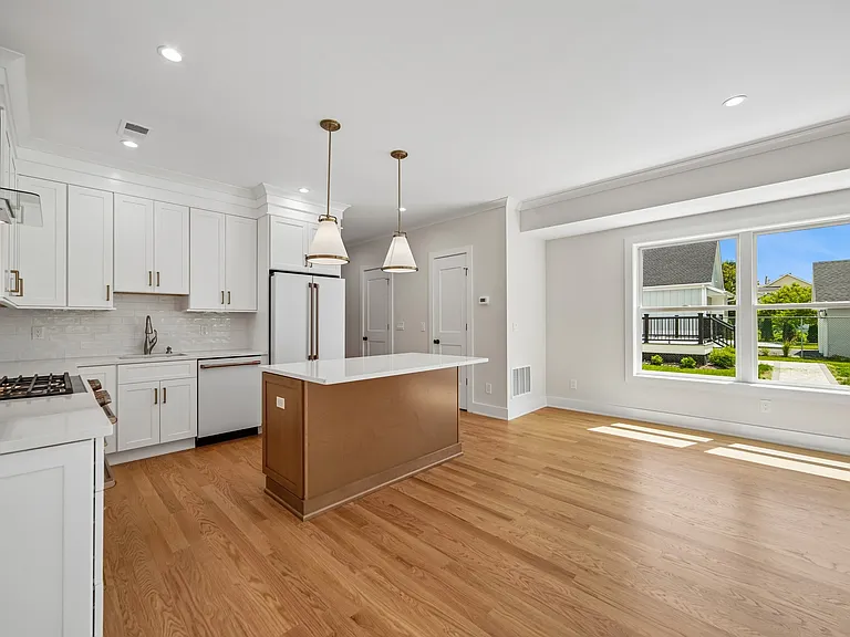 22 Willow St #A — Photo 7