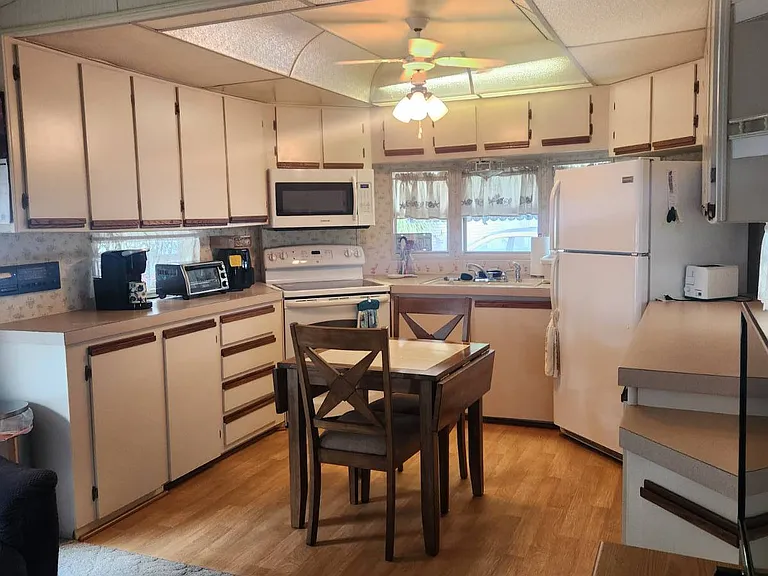 3943 Honolulu Dr — Photo 8