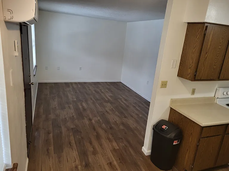 1102 W McPherson St #4 — Photo 6