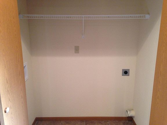 Washer/dryer hook-ups