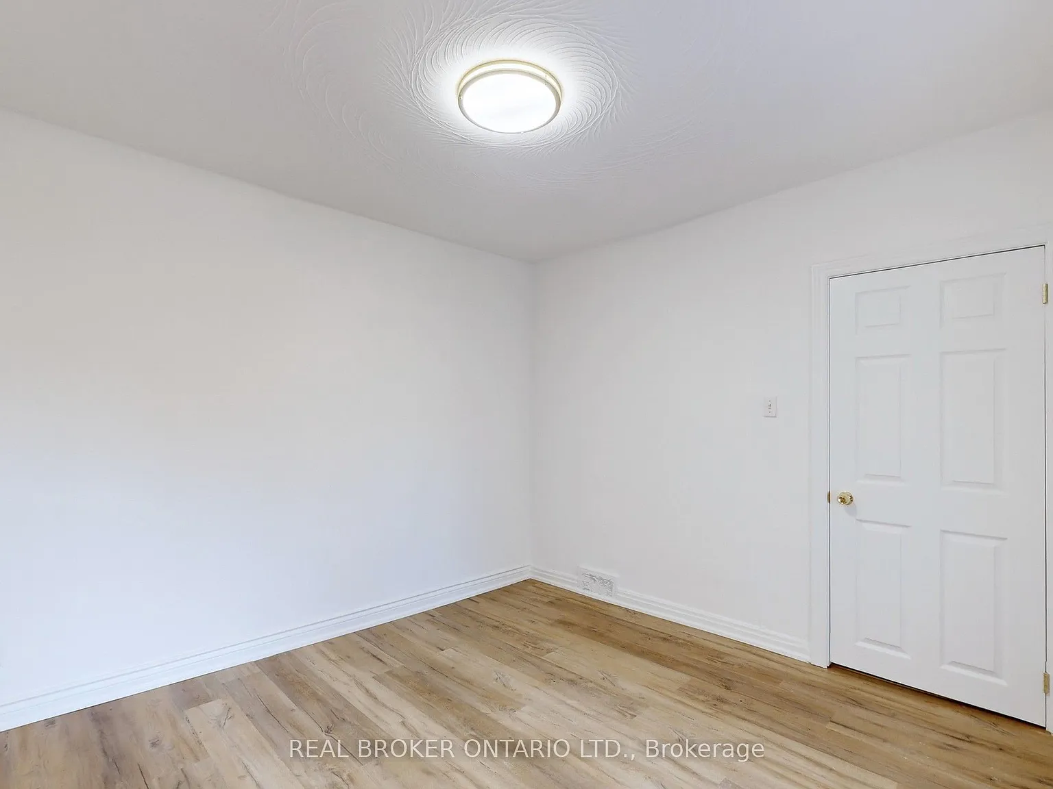3 bed, $2,300 — Photo 4