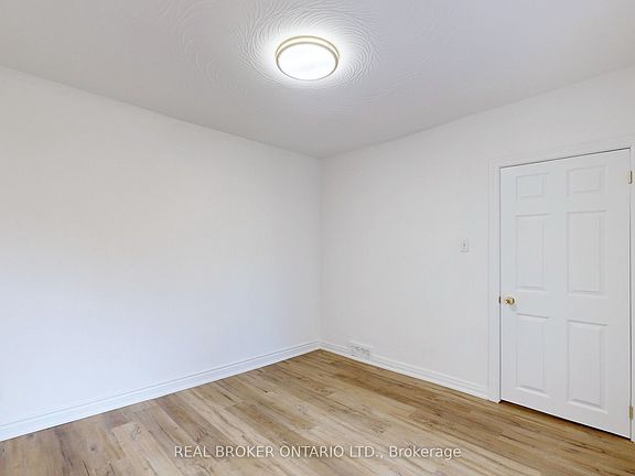 4th image of 102 Bowie Ave