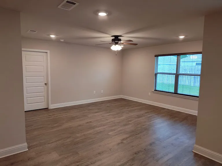 Eastland Cir — Photo 6