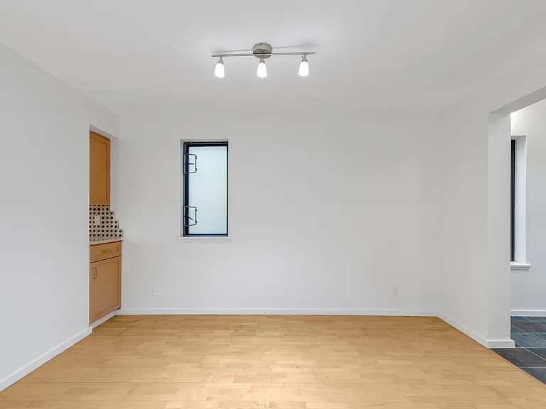 2048 13th Ave W #8 — Photo 3