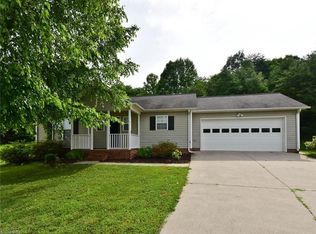 1945 Hawkcrest Ct, Winston Salem, NC 27127