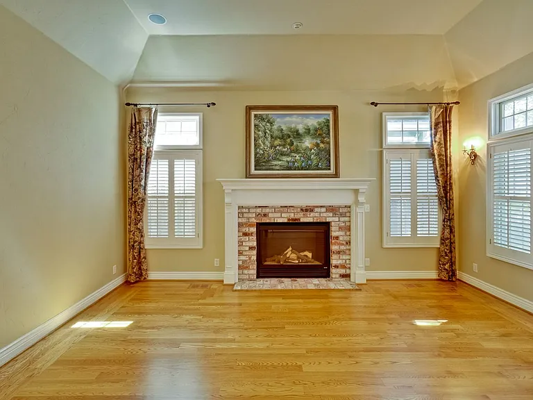 1150 Meredith Ave — Photo 14