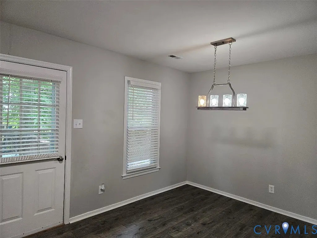 3 bed, 2.0 bath, 1156 sqft, $2,000 — Photo 4