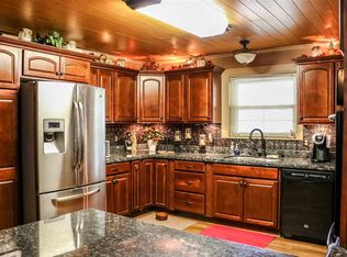 150 Dazelle St, Center, TX 75935