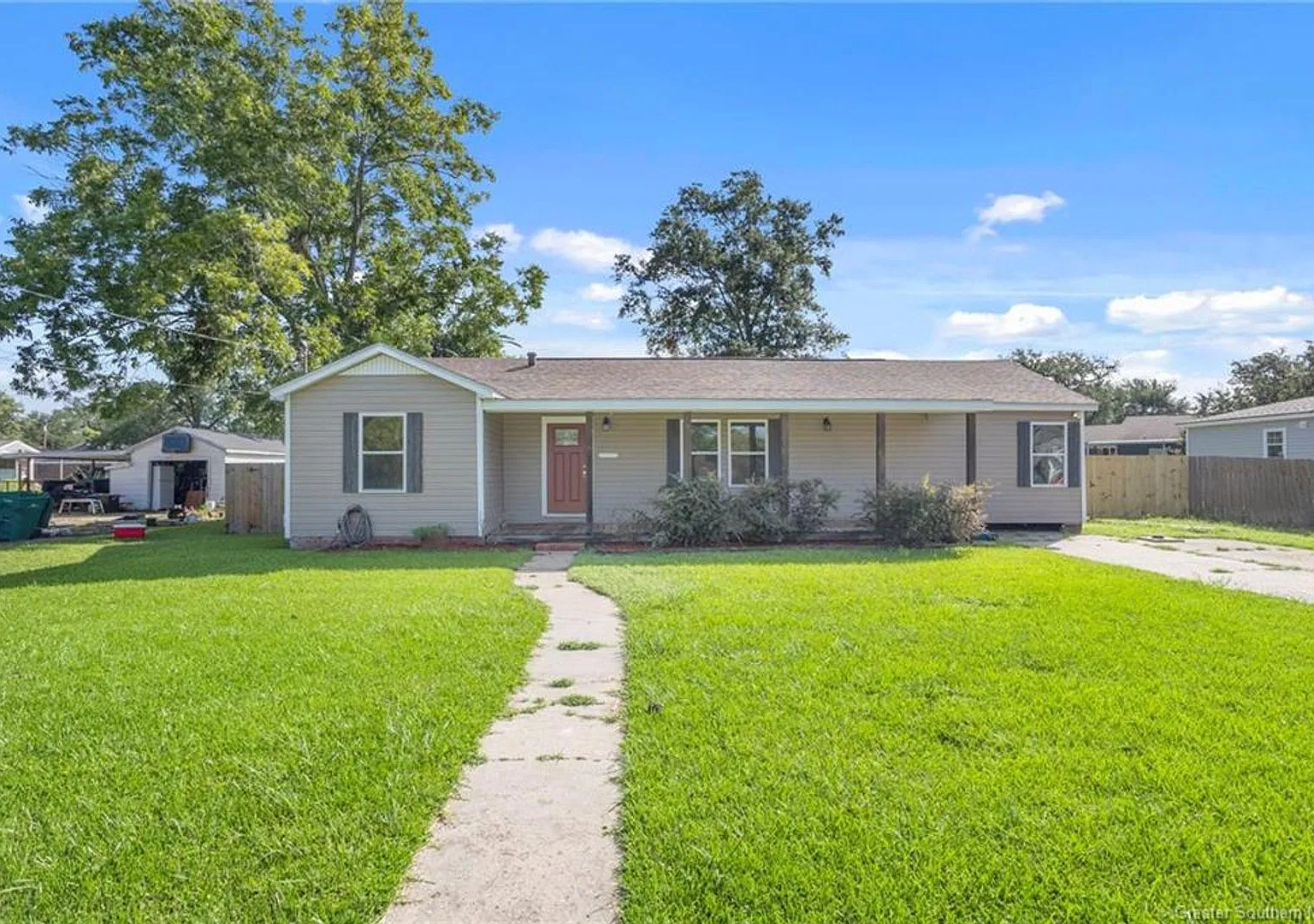 Beautifully Updated 4B/2B Home in Sulphur — Photo 1