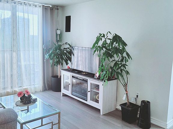 5th image of 17 Knightsbridge Rd E #506