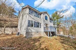 2nd image of 2394 Woodcrest Dr