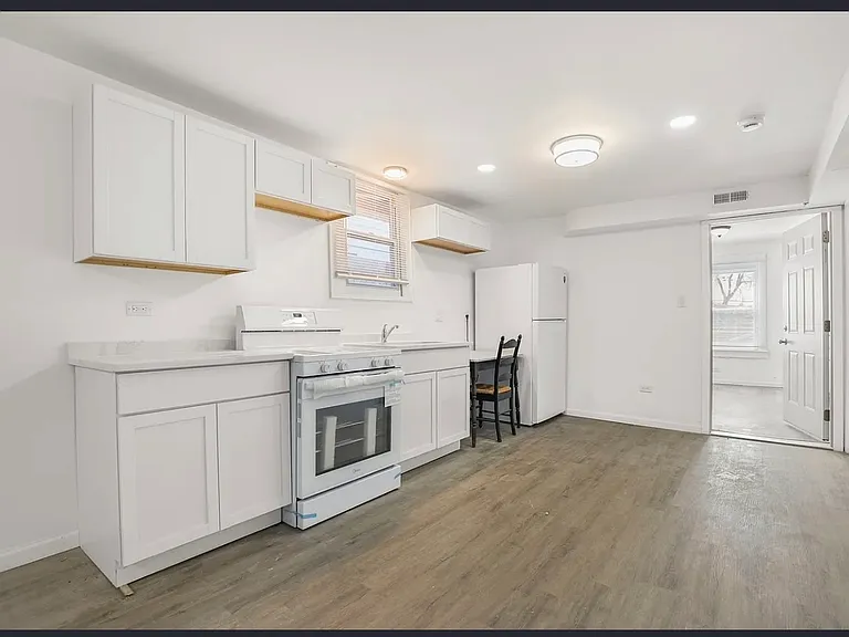 238 E 22nd St #1 — Photo 4