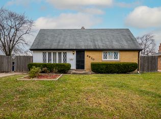 8930 Saratoga Dr, Bridgeview, IL 60455