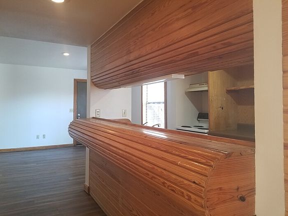 3rd image of 1519 Barkley St