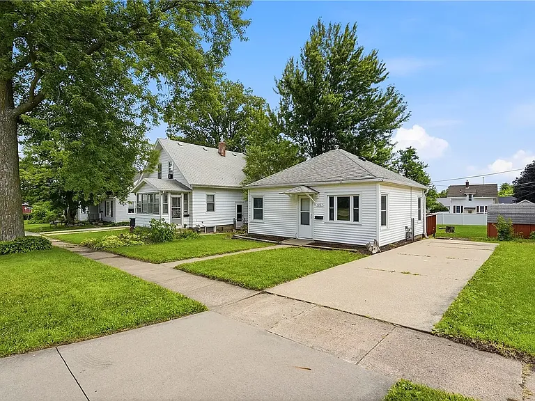 1237 Lincoln Dr — Photo 2