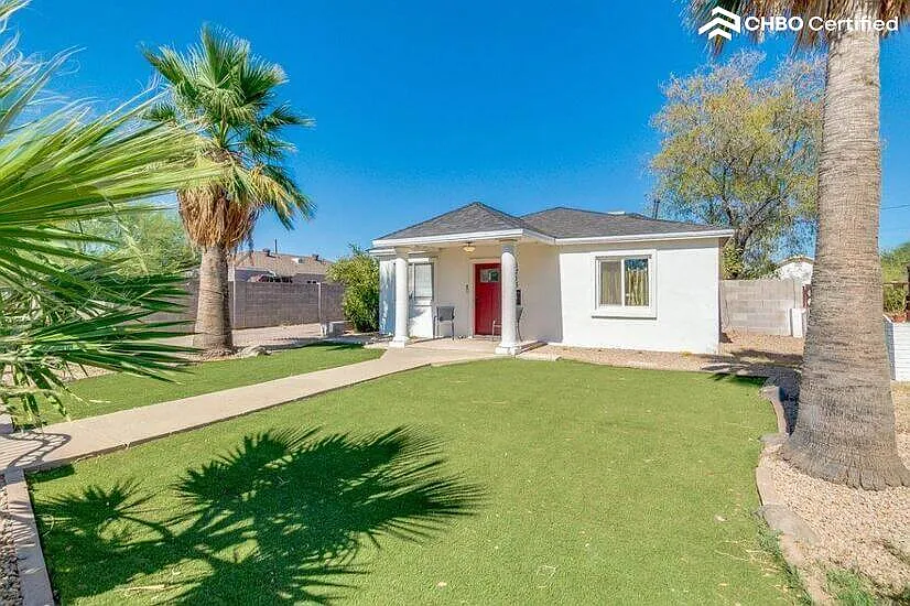 Snug Home Near Downtown Phoenix — Photo 2