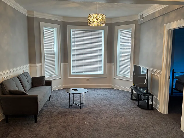 6500 S Rhodes Ave #2 — Photo 1