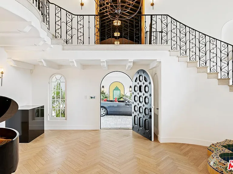 9451 Sunset Blvd — Photo 13