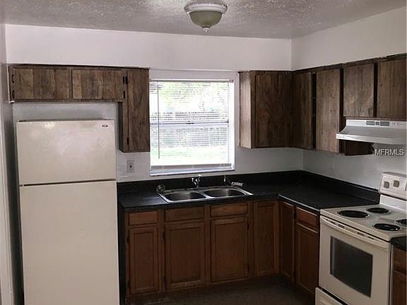 3rd image of 1413 E Holland Ave