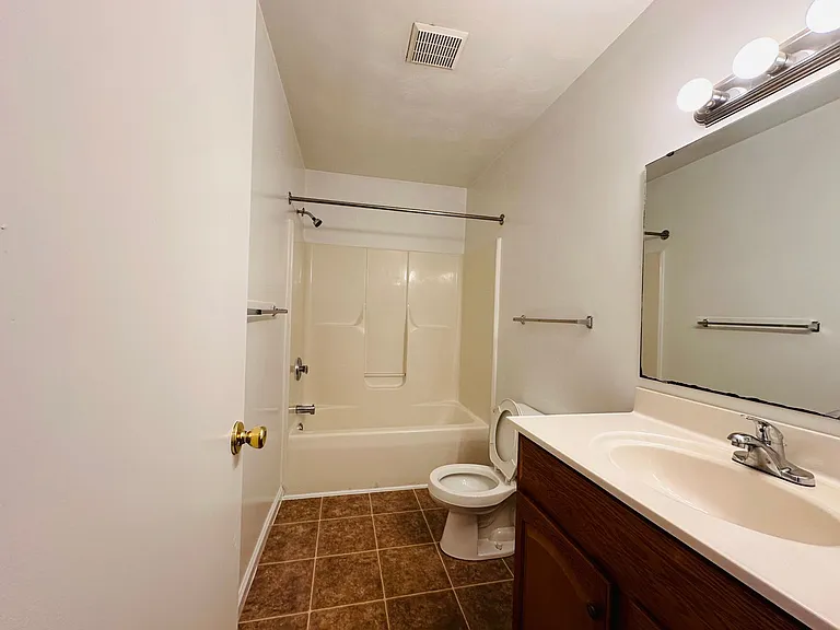 425 Janie Ln — Photo 14