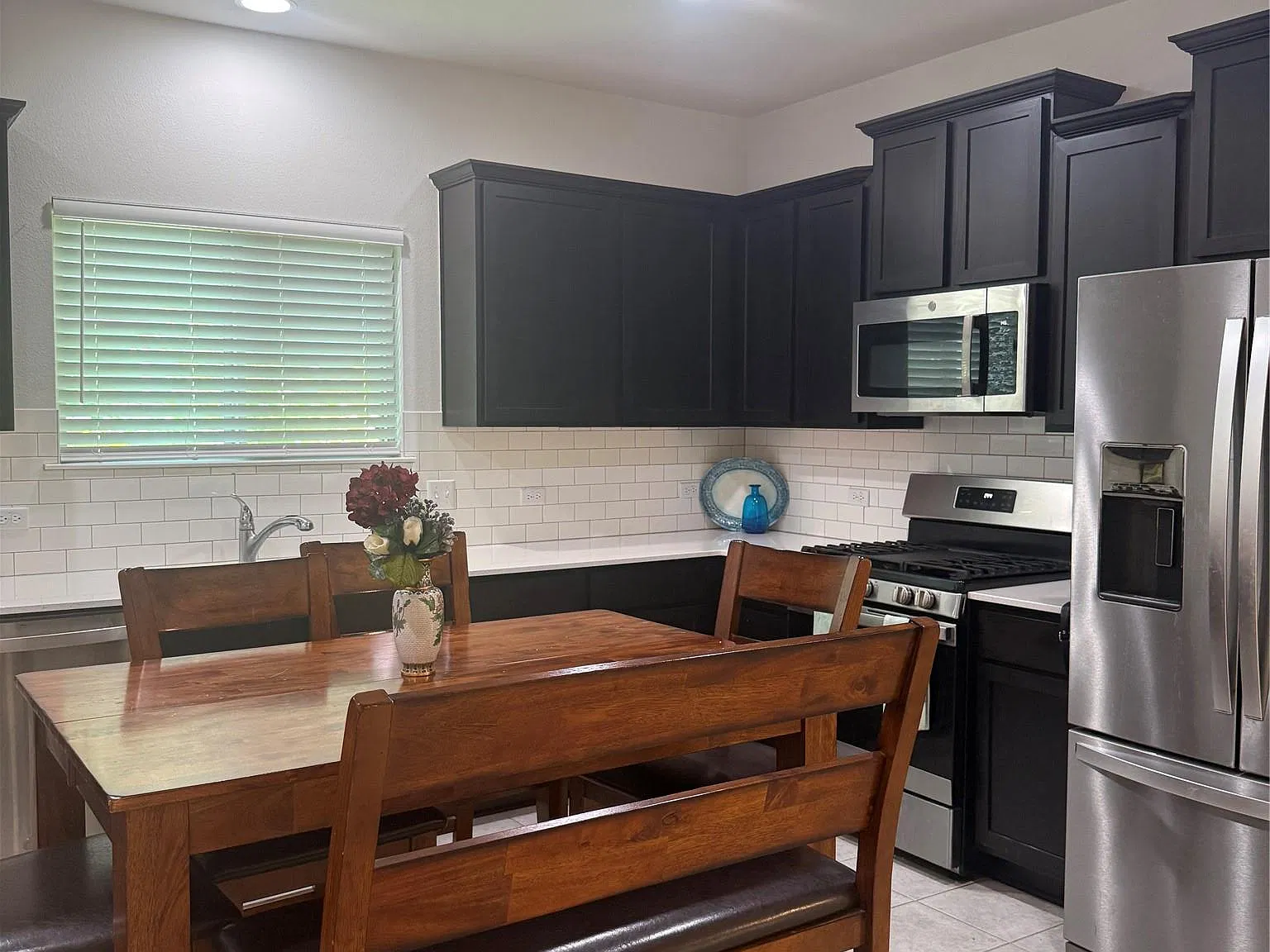 3 bed, 2.0 bath, 1449 sqft, $1,900 — Photo 2