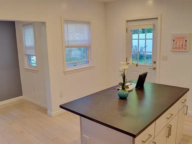 367 Linwood Ave — Photo 5
