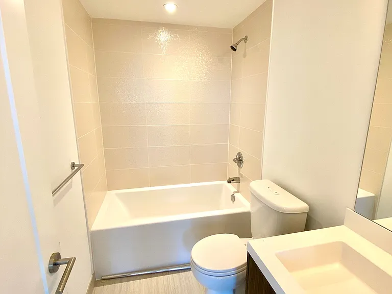 10 York St #1405 — Photo 12
