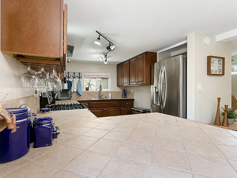 1923 Rowan St — Photo 5