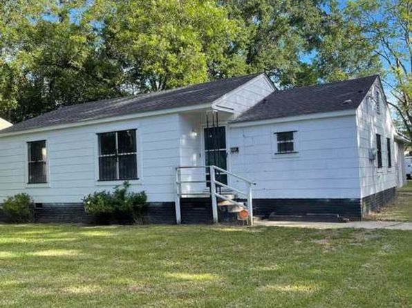 200 Stillwood Dr