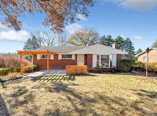 306 McCaffrey Dr, Coraopolis, PA 15108