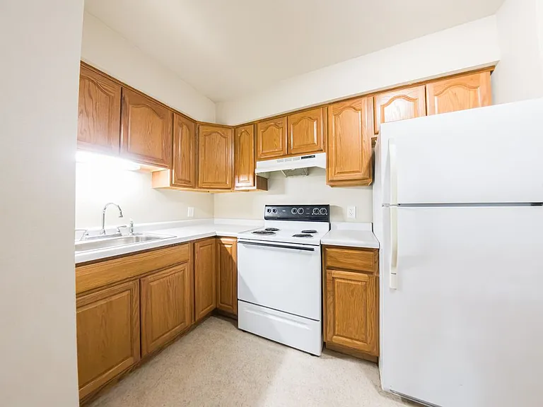 Raceway Park Apartments — Photo 2