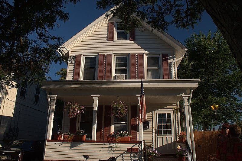 2nd image of 42 Wallace St