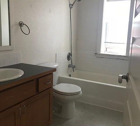 5th image of 1029 W 1st Ave APT 206