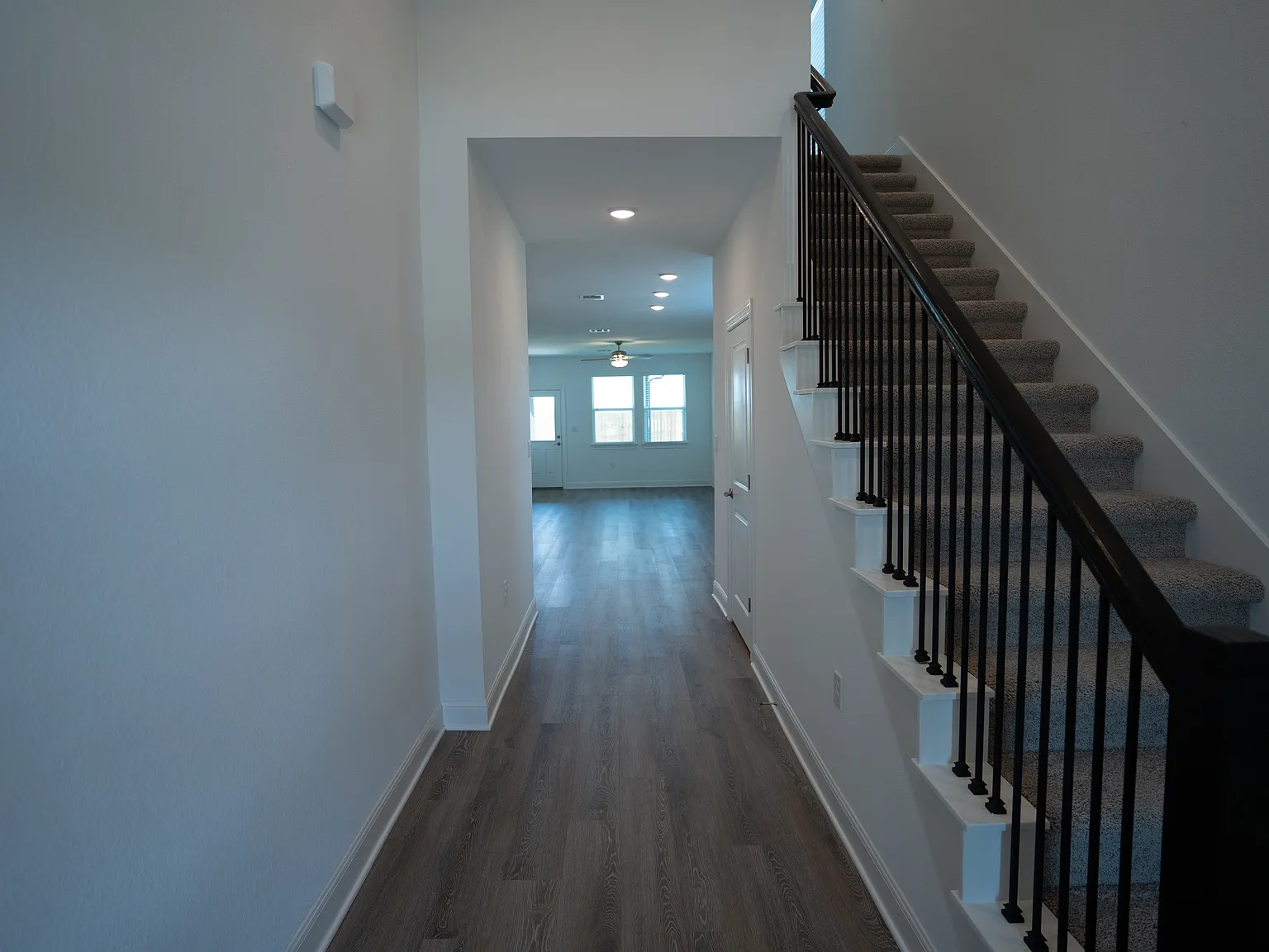3 bed, 2.5 bath, 1914 sqft, $2,395 — Photo 2