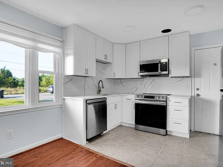 13209 Thornton Dr — Photo 8