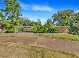 2431 Trossock Ln, Saint Louis, MO 63122