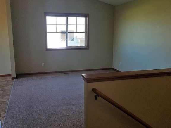 4th image of 516 Dogwood St NE