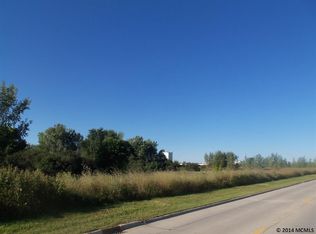 3277 9th St SW, Mason City, IA 50401