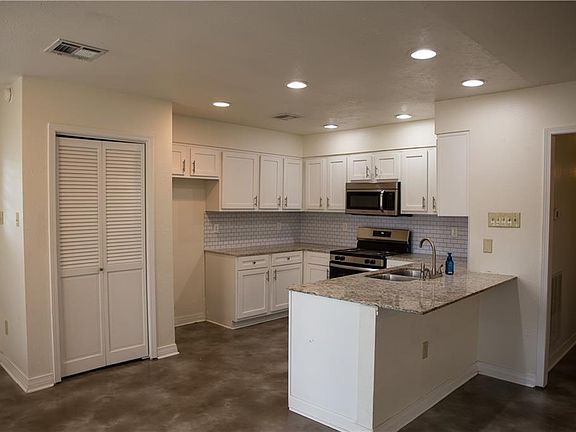 5th image of 42157 Cottonwood Dr