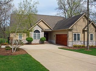 1811 Prestwick Dr, Lake Geneva, WI 53147