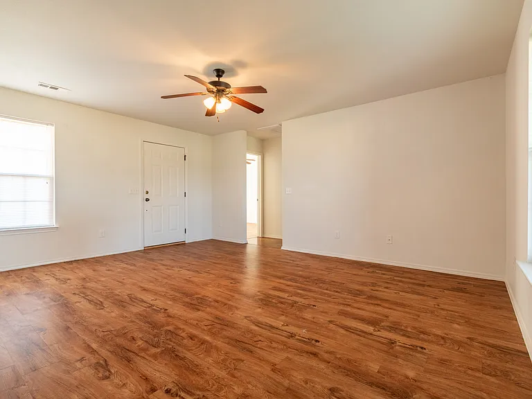 1014 Josie Kate Ln — Photo 2