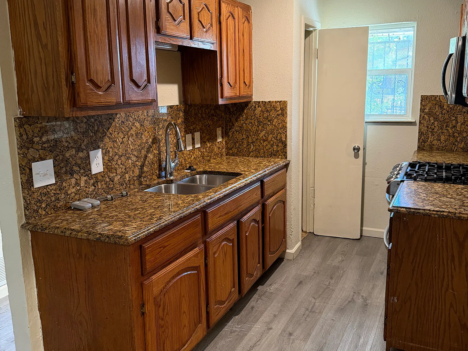 4 bed, 1424 sqft, $1,950 — Photo 3