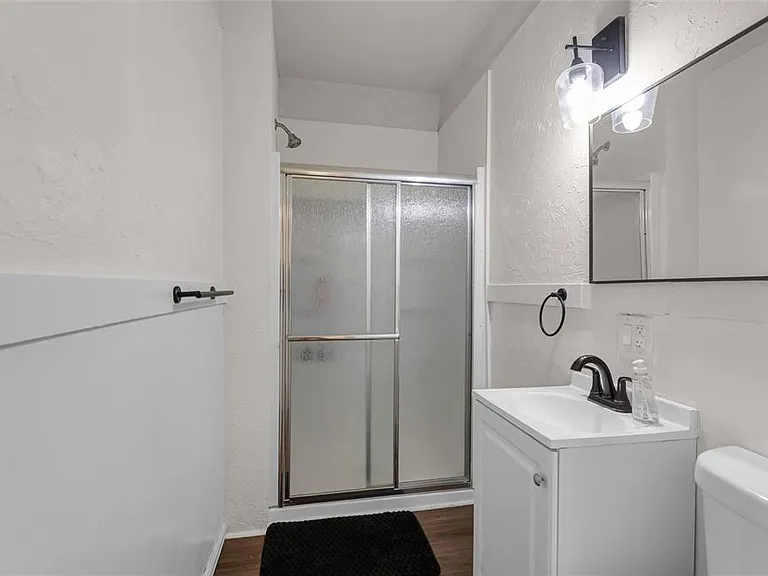 728 Johnson Ave — Photo 19