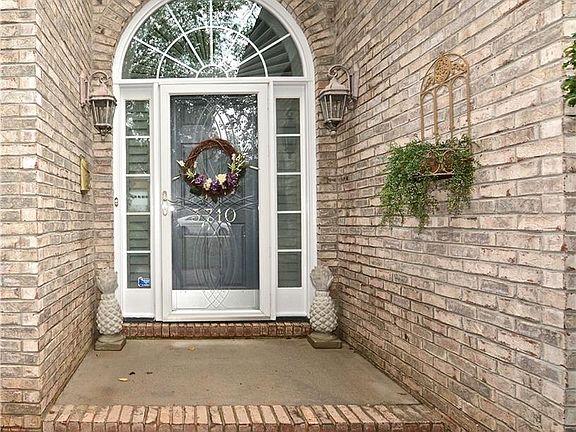 3rd image of 3710 Regents Park Ln