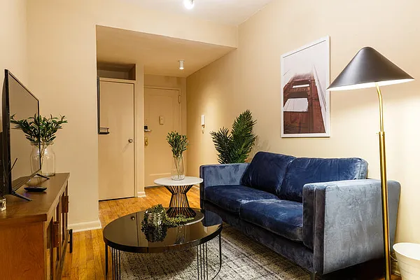 Rented by June | media 23