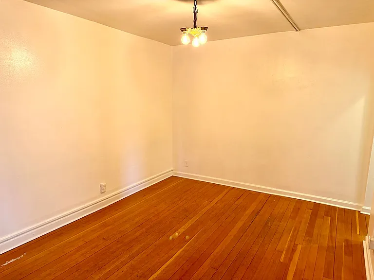 New York Apartments — Photo 17