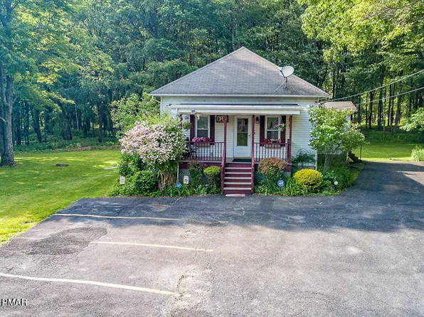 160 Summit Ave, Pocono Summit, PA 18346